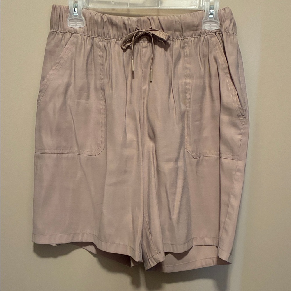 STYLUS High Waist Shorts in Soft cream color